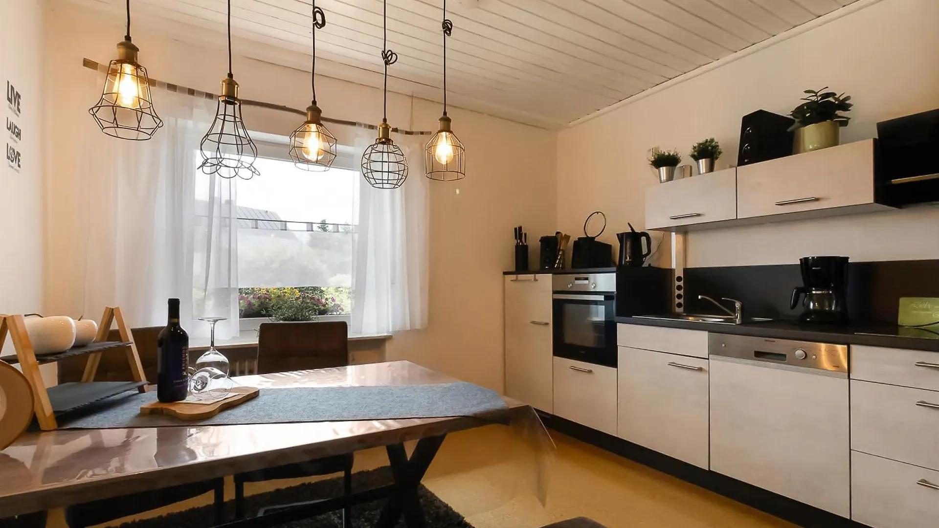 Buchen Blick - Ruhige moderne Ferienwohnung 82qm. Fichtelberg